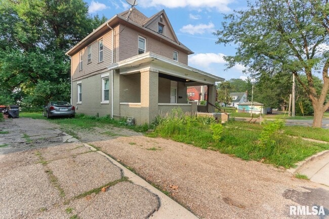 1301 W Parkside Dr in Peoria, IL - Building Photo - Building Photo