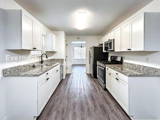 3136 Lower Creek Dr in Douglasville, GA - Foto de edificio - Building Photo