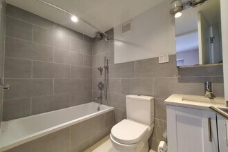 301 E 47th St in New York, NY - Building Photo - Building Photo