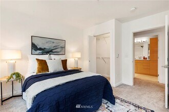 1420 E Pine St, Unit E410 in Seattle, WA - Building Photo - Building Photo