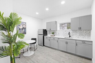 1882 Lake St in Oviedo, FL - Building Photo - Building Photo