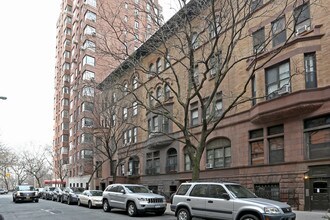 321 W 82nd St in New York, NY - Foto de edificio - Building Photo