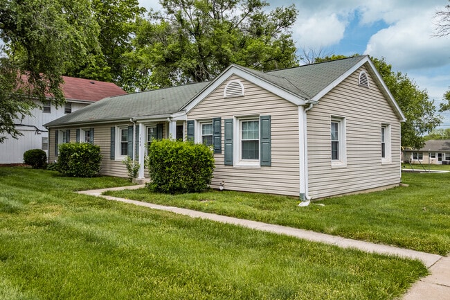 Country Club Village I in Springfield, MO - Building Photo - Primary Photo