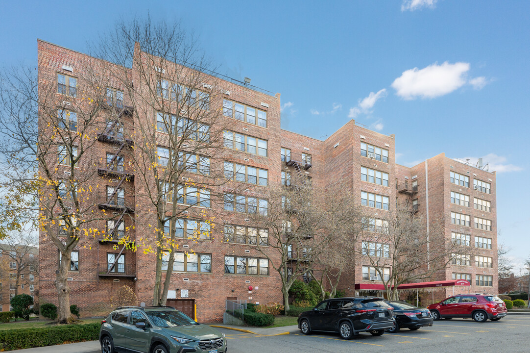 Kennedy Street Quad in Bayside, NY - Foto de edificio