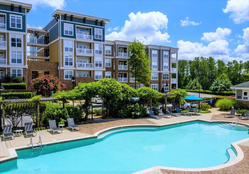 Weston Lakeside Apartments in Cary, NC - Foto de edificio