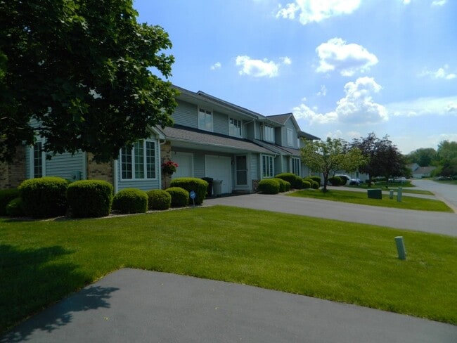 28 Chenin in Fairport, NY - Foto de edificio - Building Photo
