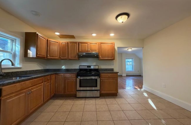 102 Sycamore St, Unit #3