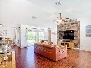 1329 SW 5th Pl in Cape Coral, FL - Foto de edificio - Building Photo
