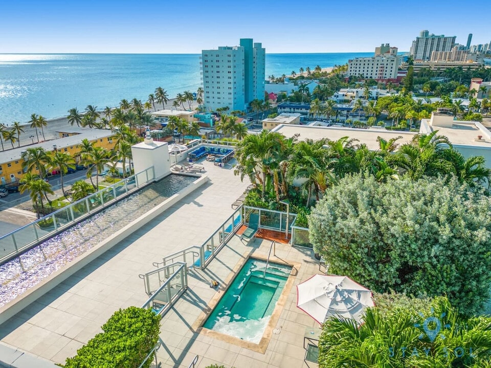 777 N Ocean Dr in Hollywood, FL - Building Photo