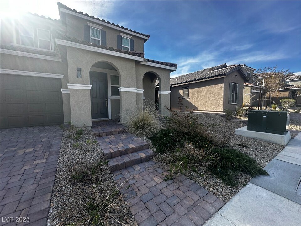 6841 Toll Mountain St in North Las Vegas, NV - Building Photo