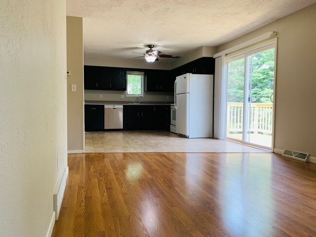 property at 2800 W Spencer St