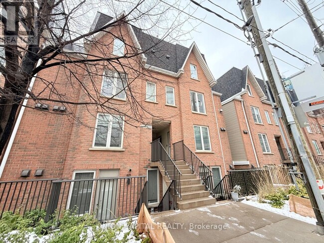 96-696 Strachan Ave in Toronto, ON - Building Photo - Building Photo