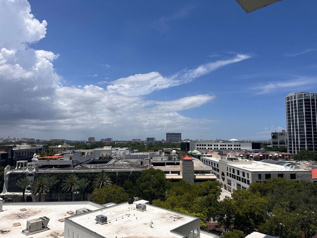 2889 McFarlane Rd in Miami, FL - Building Photo - Building Photo