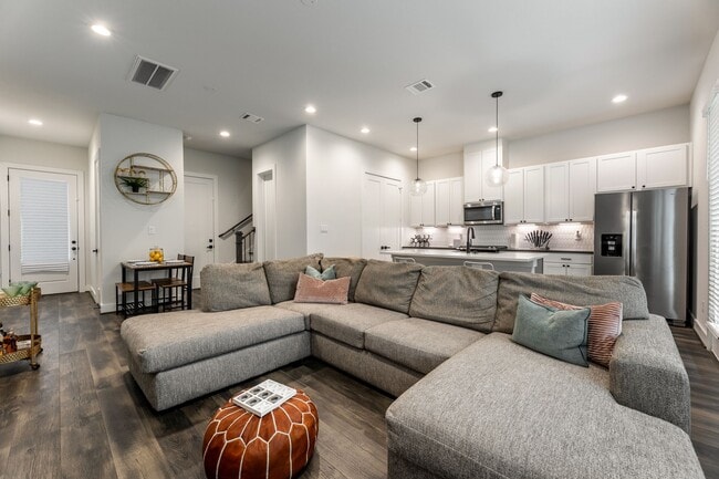 5725 White Magnolia St. in Houston, TX - Building Photo - Building Photo