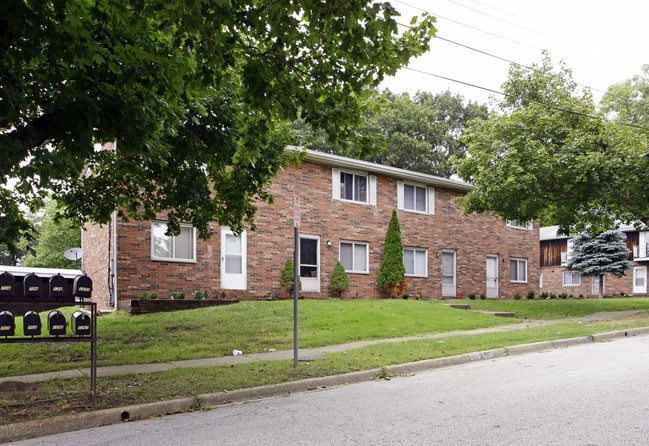 613-701 Edwards Ave in Cuyahoga Falls, OH - Building Photo - Building Photo