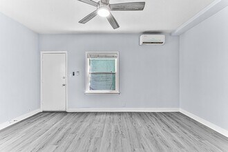 1711 E Appleton St, Unit 16 in Long Beach, CA - Foto de edificio - Building Photo