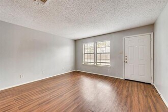 600 Grand Ave in Arlington, TX - Building Photo - Building Photo