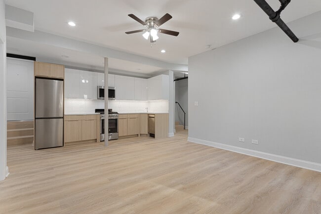 7381 N Damen Ave in Chicago, IL - Foto de edificio - Building Photo