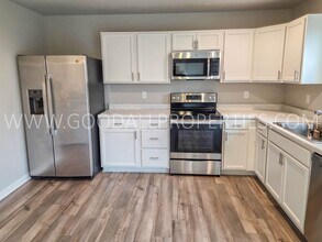 4467 E 48th St in Des Moines, IA - Building Photo - Building Photo