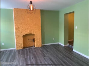 390 Clinton Ave-Unit -B in Albany, NY - Foto de edificio - Building Photo