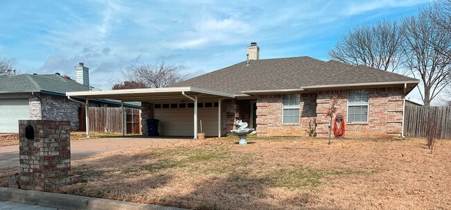 828 Vicksburg Ln in Burleson, TX - Building Photo - Building Photo