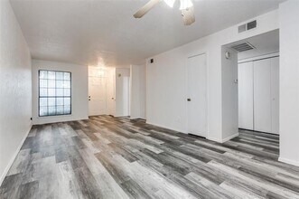2111 E Belt Line Rd in Richardson, TX - Building Photo - Building Photo