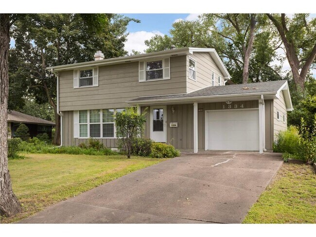 1334 Hillcrest Dr NE in Fridley, MN - Building Photo - Building Photo