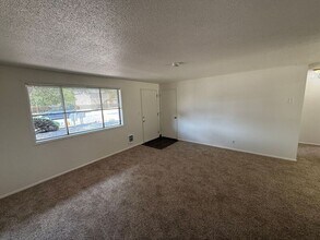 3870 Iberis St NE in Salem, OR - Building Photo - Building Photo