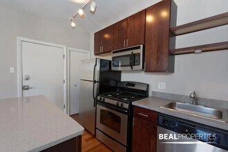 2208 N Clark St in Chicago, IL - Building Photo - Building Photo