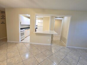 334 College Dr in Edison, NJ - Building Photo - Building Photo