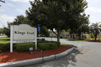 Kings Trail Apartment Homes in Jacksonville, FL - Foto de edificio - Building Photo