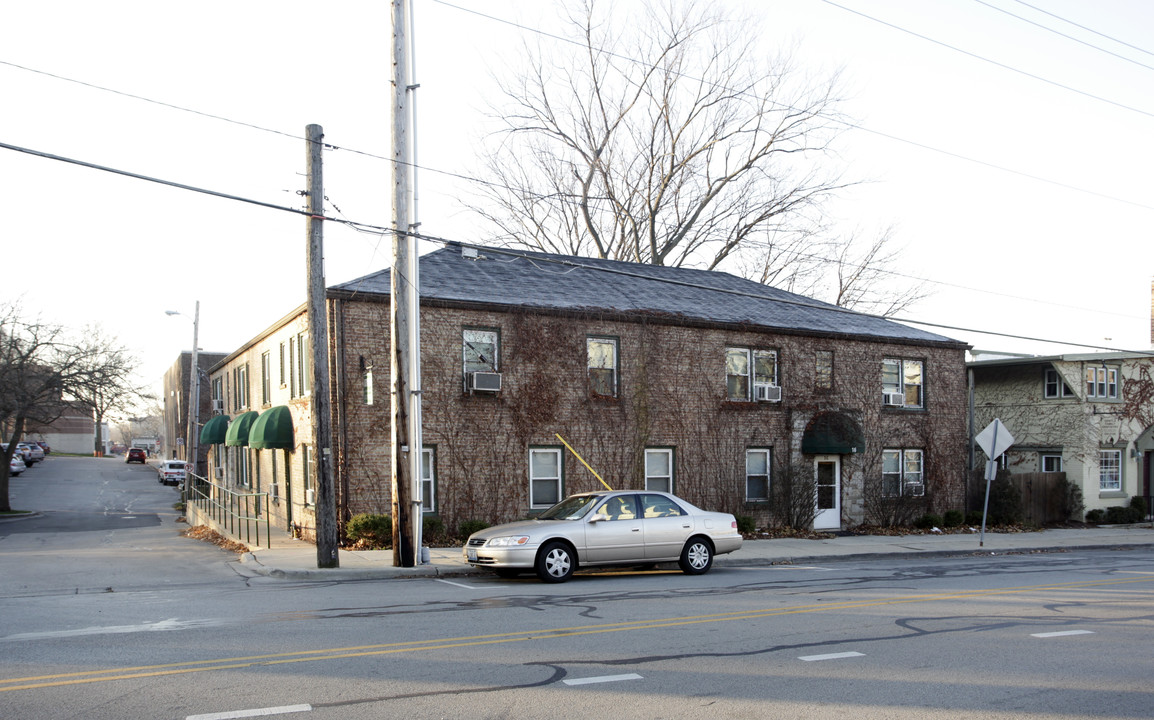 16-22 E Benton Ave in Naperville, IL - Building Photo