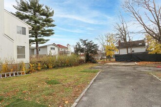 8 Franklin Pl in Great Neck, NY - Building Photo - Building Photo