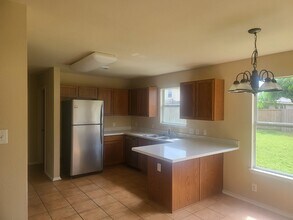 4202 Santa Inez in Mission, TX - Foto de edificio - Building Photo