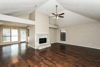 3309 Country Creek Ln in Fort Worth, TX - Building Photo - Building Photo