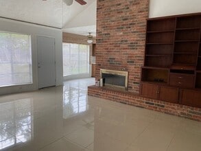 11610 Pine Knoll in Houston, TX - Building Photo - Building Photo