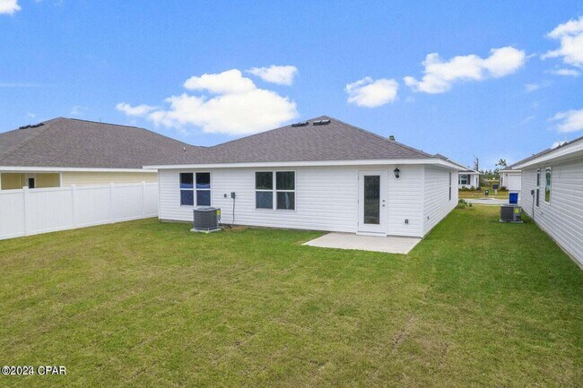 6621 Slabinski Ln in Panama City, FL - Building Photo - Building Photo
