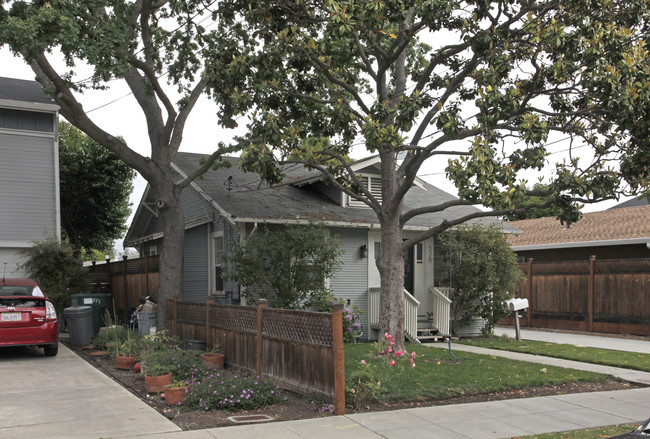 526 Vera Ave in Redwood City, CA - Foto de edificio - Building Photo