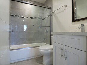 1628 S La Brea Ave in Los Angeles, CA - Building Photo - Building Photo