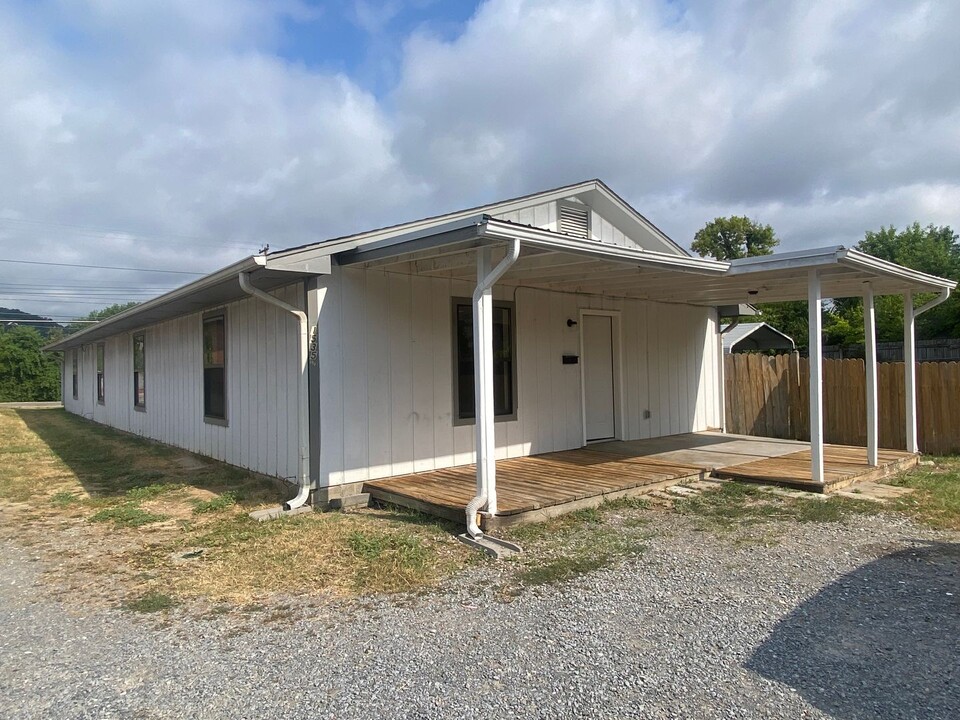 1535 Southside Ave-Unit -1535 1/2 Southside Ave in Bristol, TN - Foto de edificio