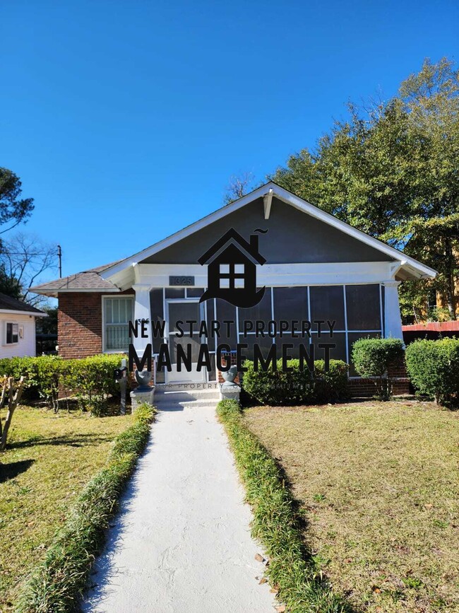 property at 1325 Hillyer Ave