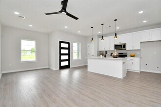 9806 Nedwald St in Houston, TX - Building Photo - Building Photo