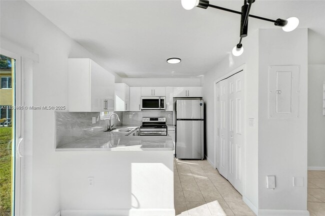 3398 NE 9th Dr in Homestead, FL - Building Photo - Building Photo