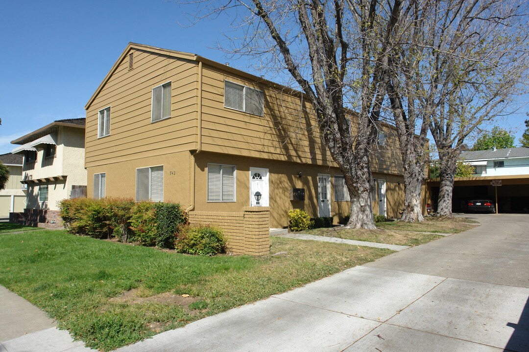 742 Teresi Ct in San Jose, CA - Foto de edificio
