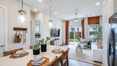 8033 N Elm St in Denton, TX - Building Photo - Building Photo