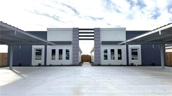 17 S 43rd St in McAllen, TX - Building Photo