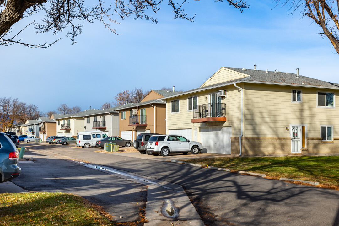 Hampden Villa in Lakewood, CO - Building Photo