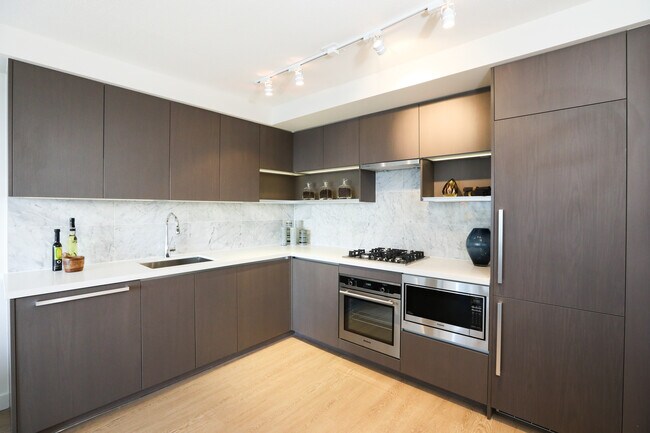 13750-13100 100 Ave in Surrey, BC - Building Photo - Building Photo