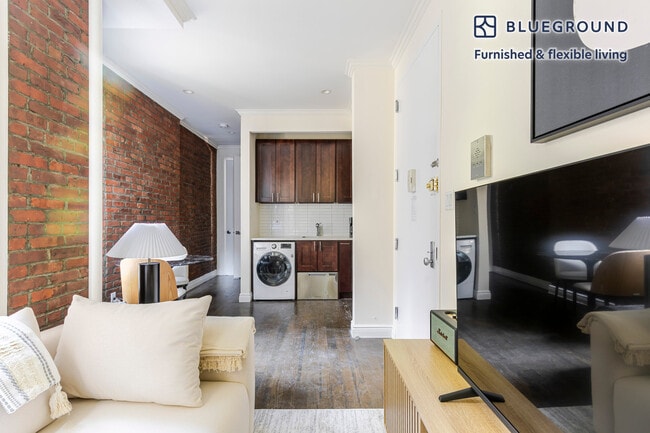 223 Mott St in New York, NY - Building Photo - Building Photo