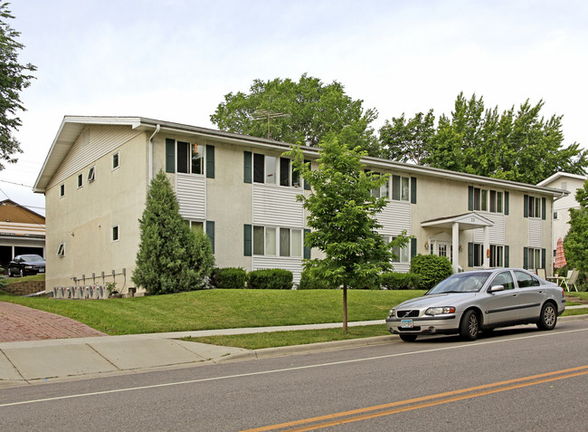 Galway On The Lake Apartments in Waconia, MN - Building Photo - Building Photo